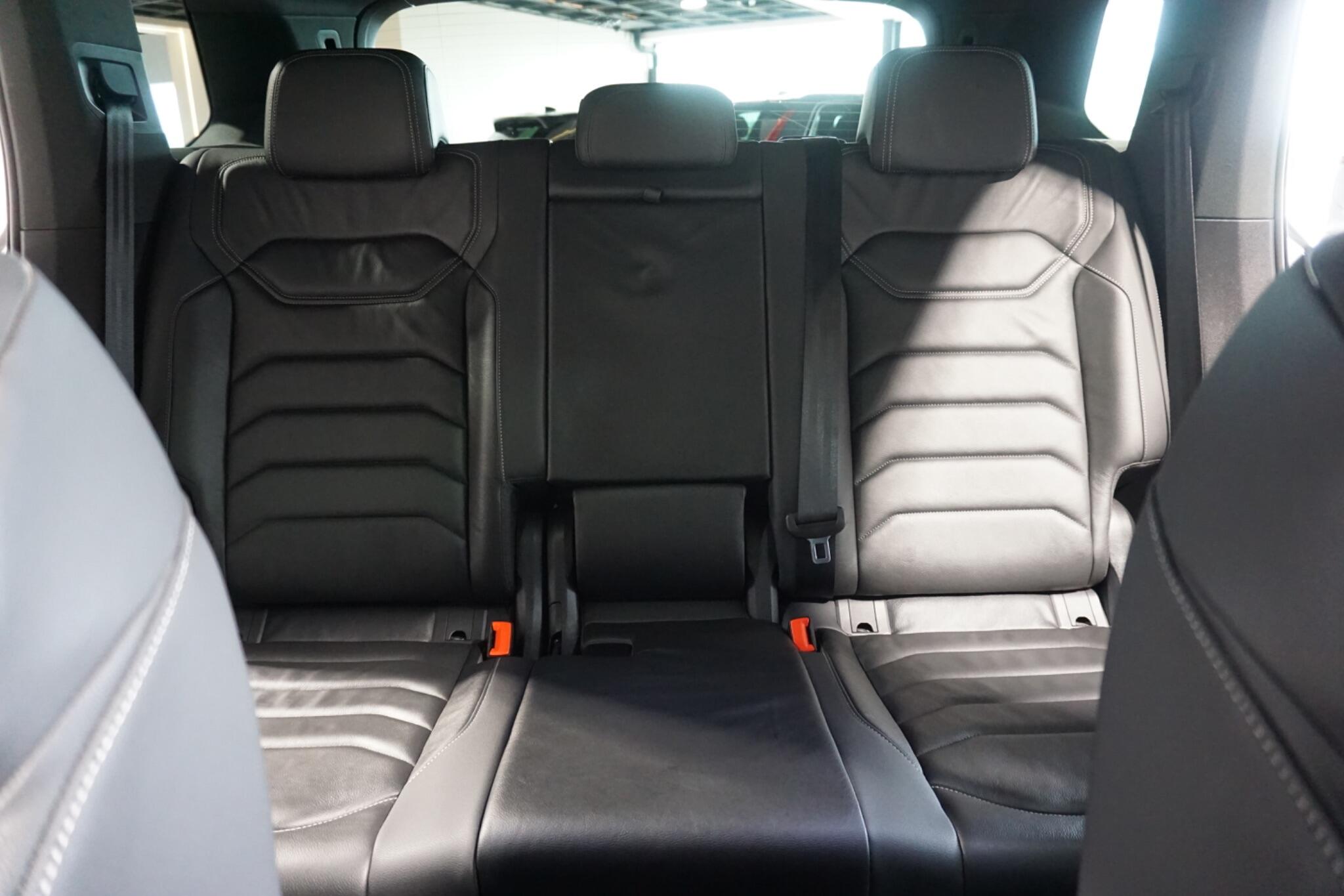Volkswagen Touareg 3.0 TDI V6 Black Edition SUV 5dr Diesel Tiptronic 4Motion Euro 6 (s/s) (231 ps)